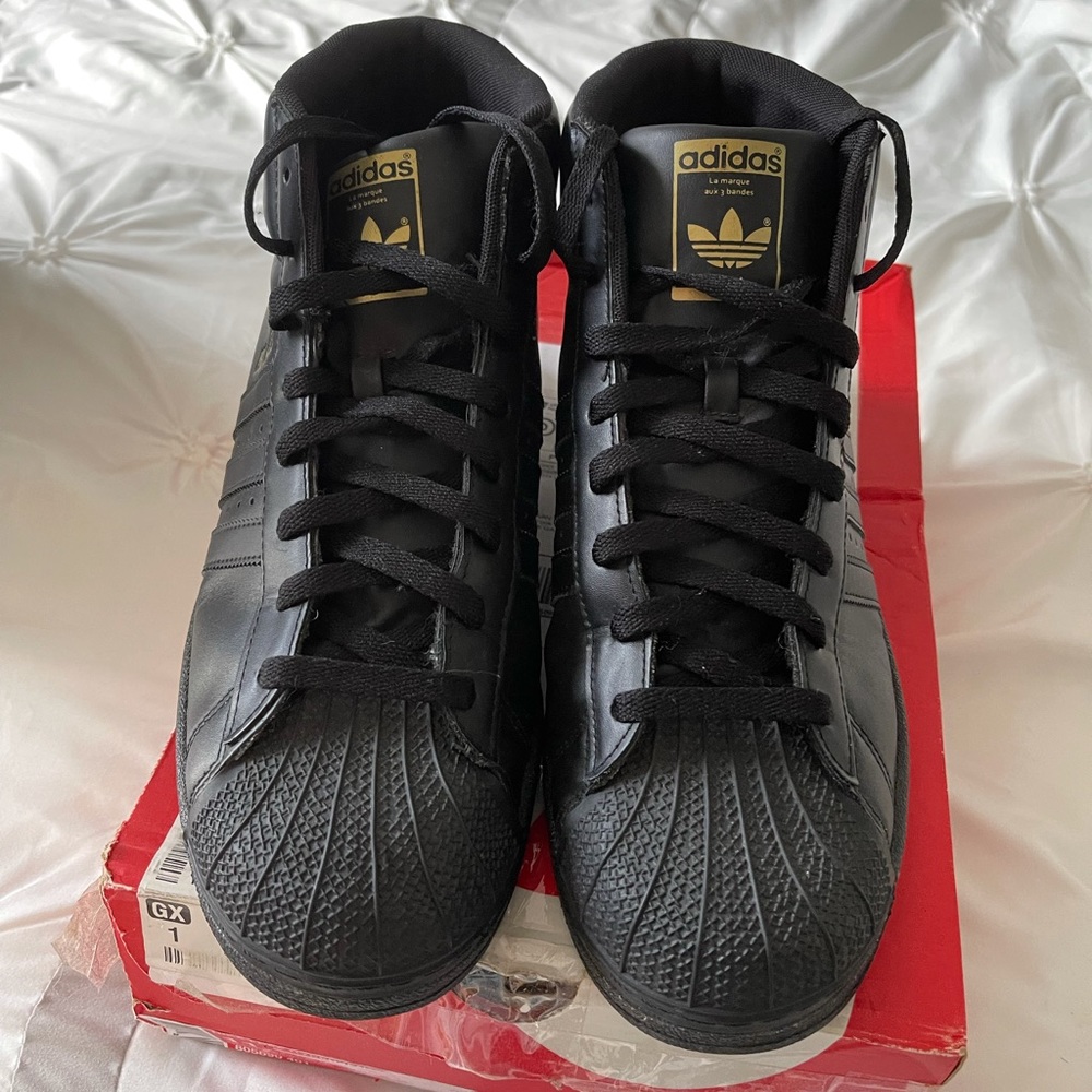 Size 12 shell toe Adidas men’s